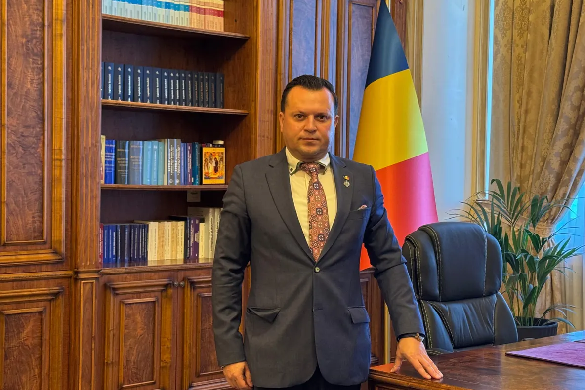 SENATORUL CĂTĂLIN SILEGEANU ATRAGE ATENȚIA: MUNCĂ TAXATĂ, LUX PROTEJAT