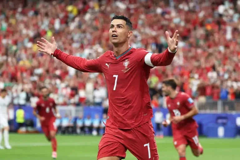 Gestul lui Cristiano Ronaldo înaintea penalty-ului cu Croația a devenit viral. Ce cred fanii că a spus starul portughez