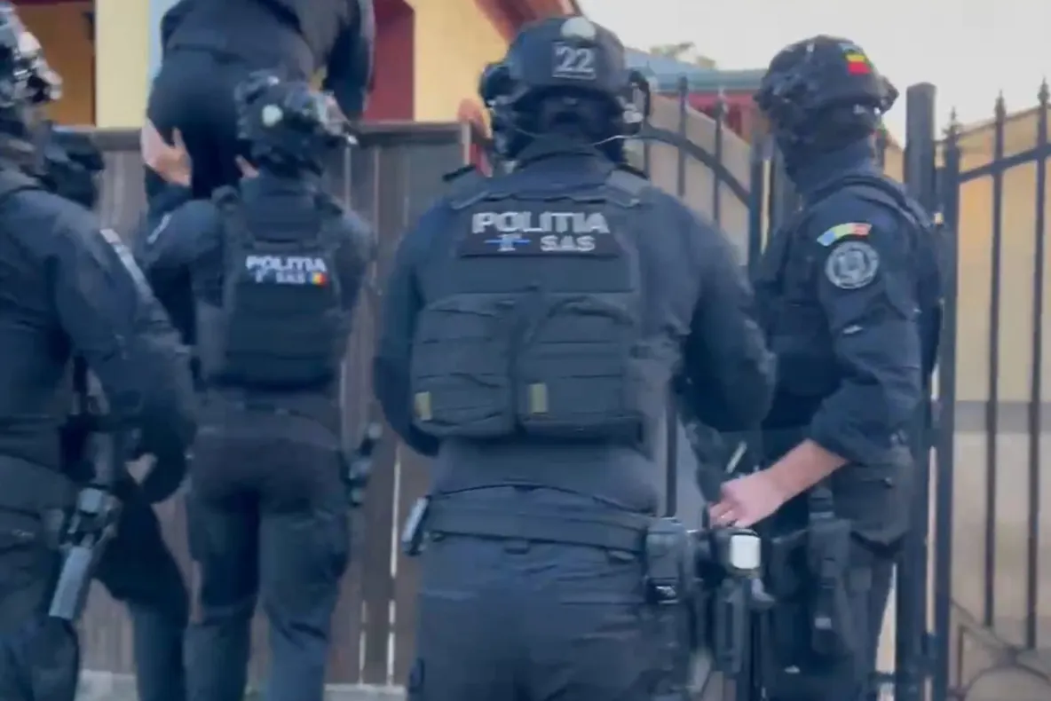 Descinderi în forță la Botoșani: polițiștii au reținut un bărbat care a sustras un kilogram de aur - VIDEO