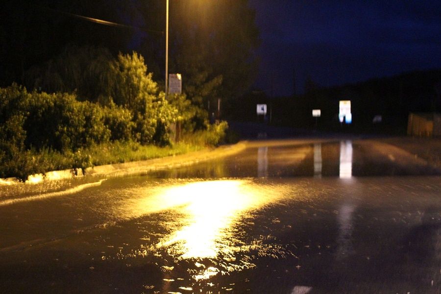 Probleme în zona Lebăda. Strada a fost acoperită de apă FOTO&amp;VIDEO