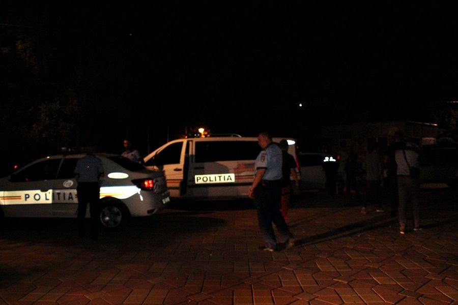 Tânăr cercetat după ce a furat cartele telefonice, alimente și bani dintr-un magazin