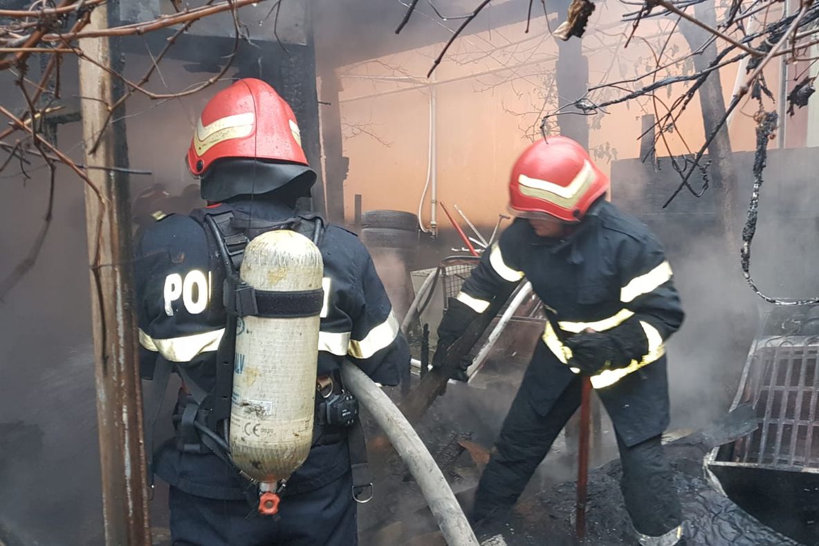 9 incendii izbucnite în județul Botoșani. 75 de pompieri și voluntari au intervenit