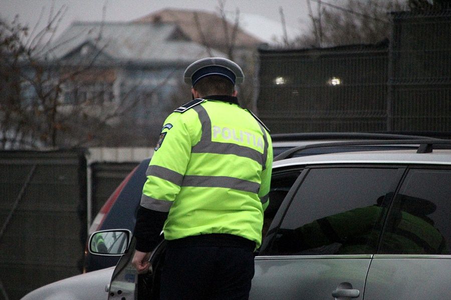 Timișorean cu permisul suspendat din 2016, prins la volanul unui autoturism înmatriculat în Franța