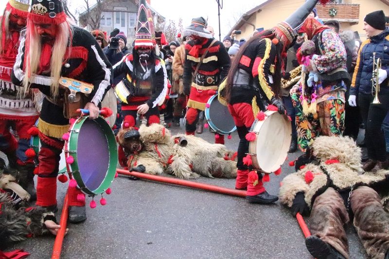 Mii de oameni au invadat Vorona pentru a asista la spectacolul de datini și obiceiuri FOTO&amp;VIDEO