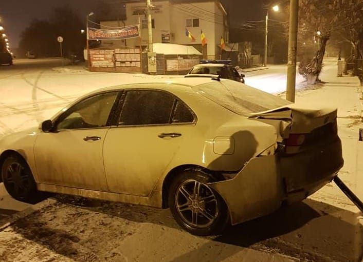 A provocat un accident dar a spus că altcineva a condus mașina