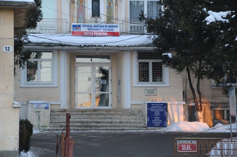 Adolescent transportat la spital după ce s-a tăiat cu flexul