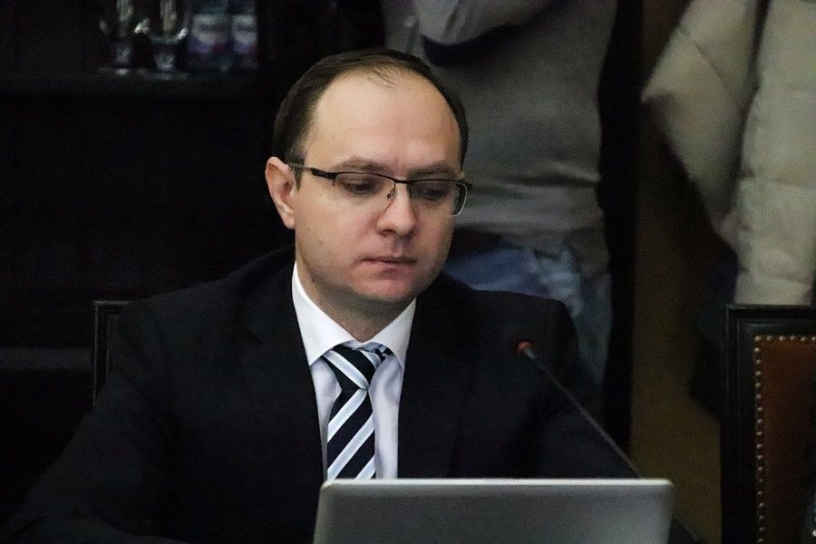 Viceprimarul Cosmin Andrei profită de moartea unui om și își face campanie electorală