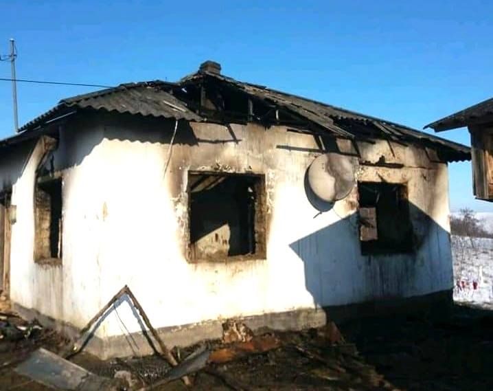 Familie cu patru copii rămasă fără locuință FOTO