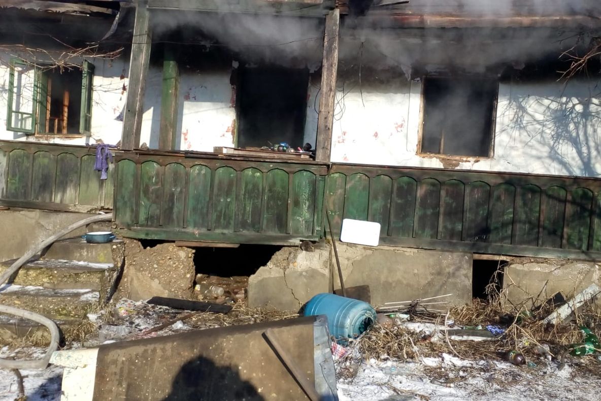 INCENDIU în municipiul Botoșani. Proprietarul casei a ajuns la spital