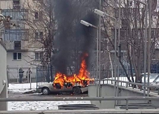 Mașină în flăcări în municipiul Botoșani VIDEO