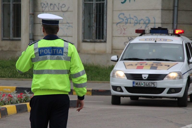 Șoferiță cu permisul suspendat, prinsă de polițiști pe bulevardul Eminescu