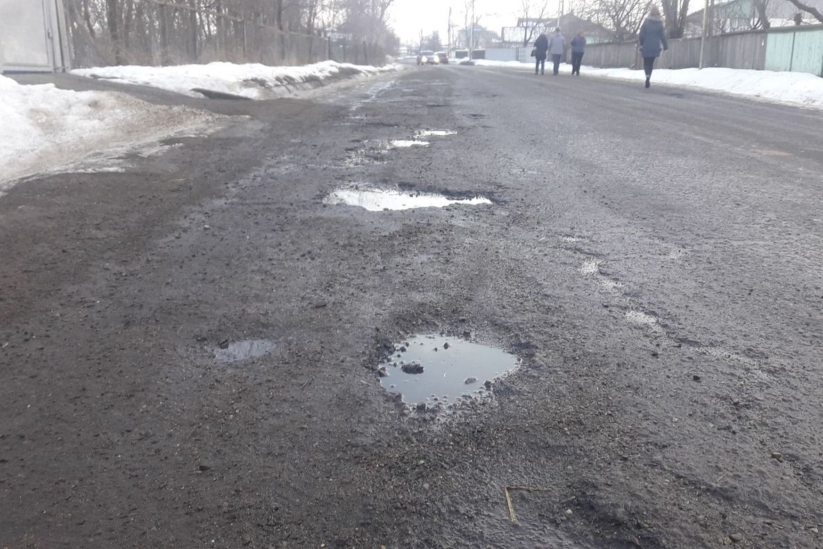 Buget mai mare pentru repararea drumurilor din județ