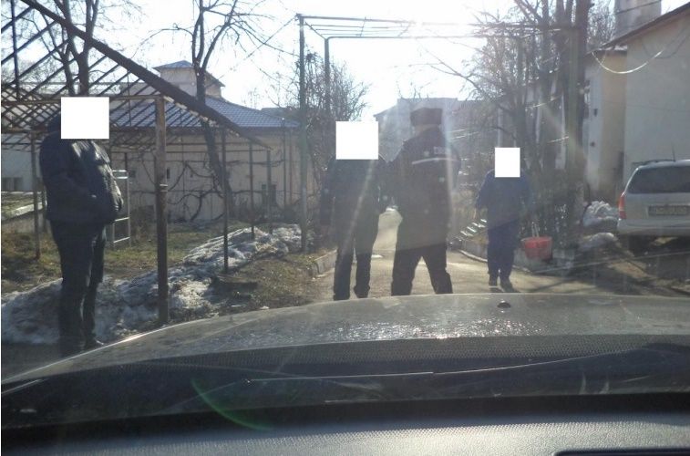 Botoșăneni amendați pentru că au fumat în curtea spitalului, în hala de legume sau în spațiile de joacă