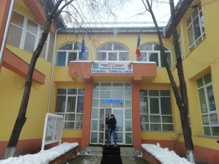 Și-au cumpărat laptopuri și telefoane și au mărit bugetul primăriei. Acum îi așteaptă procesele