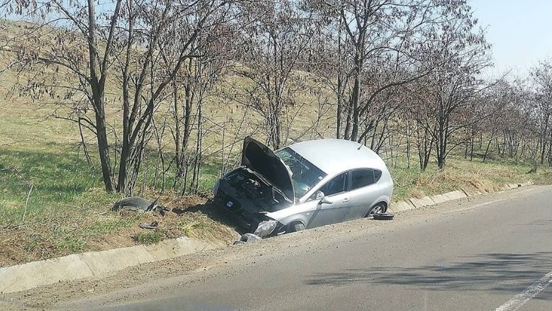 Mașină distrusă într-un accident la Stăuceni