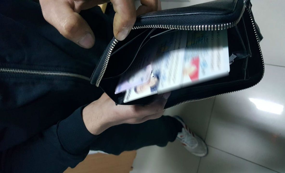 Cetățeni moldoveni prinși cu cărți de identitate false