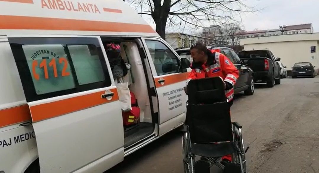 Copil de 6 ani ajuns la spital după ce s-a izbit cu bicicleta într-o caruță