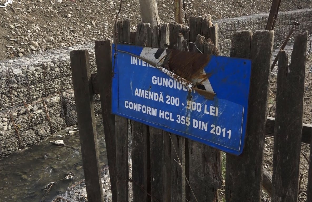 Amenzi împărțite de Poliția Locală pentru aruncarea gunoiul în zone neamenajate