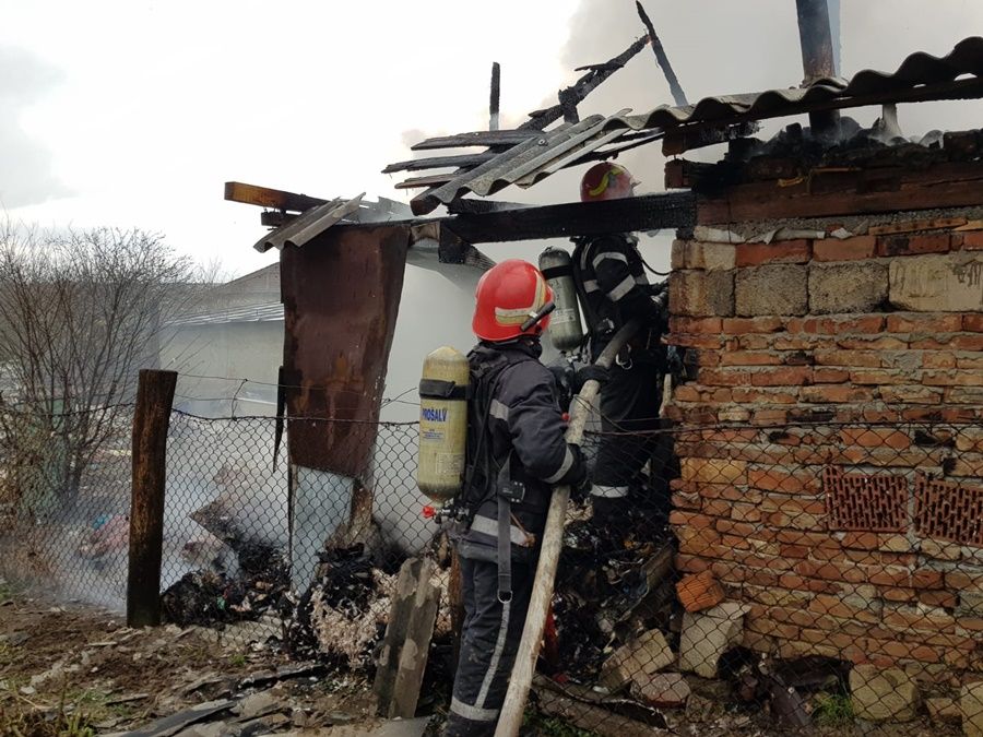 Incendiu urmat de explozia unei butelii, în județul Botoșani