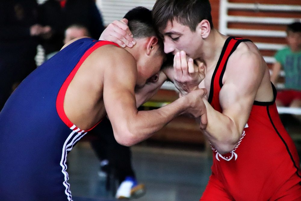 PERFORMANȚĂ. 15 sportivi de la LPS Botoșani s-au calificat la turneul final la lupte greco-romane