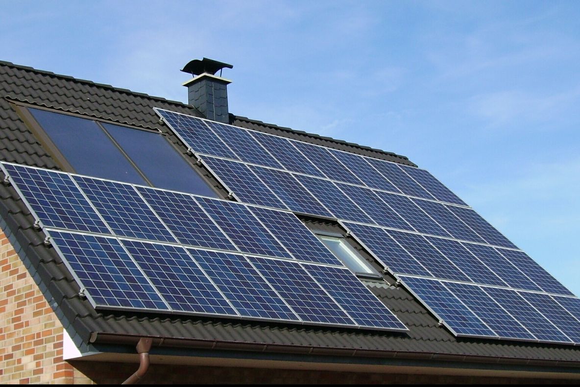 Bani de la Guvern pentru montarea panourilor fotovoltaice