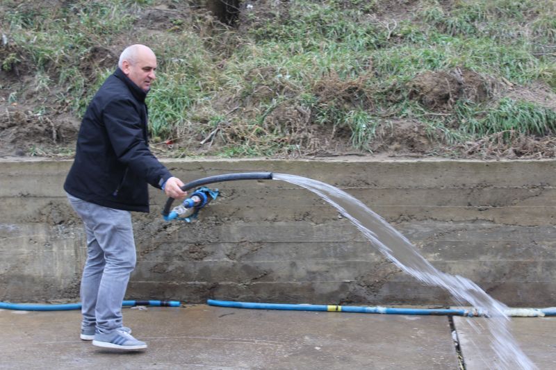 Cetățeni în pericol de a fi amendați pentru că nu s-au racordat la sistemul de apă care nu există