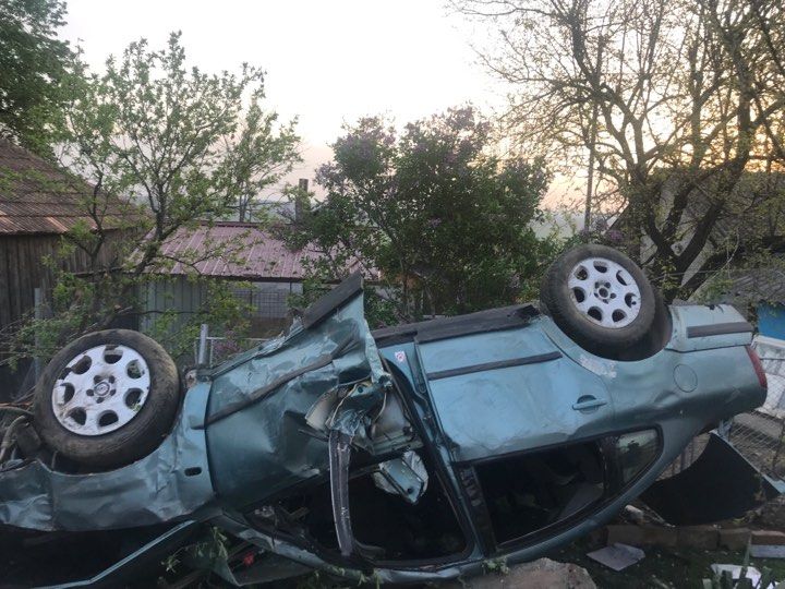 TRAGEDIE în noaptea de Înviere. Doi tineri morți într-un accident FOTO
