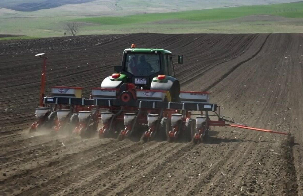 A început campania agricolă de primăvară. Fermierii botoșăneni se așteaptă la un an foarte bun