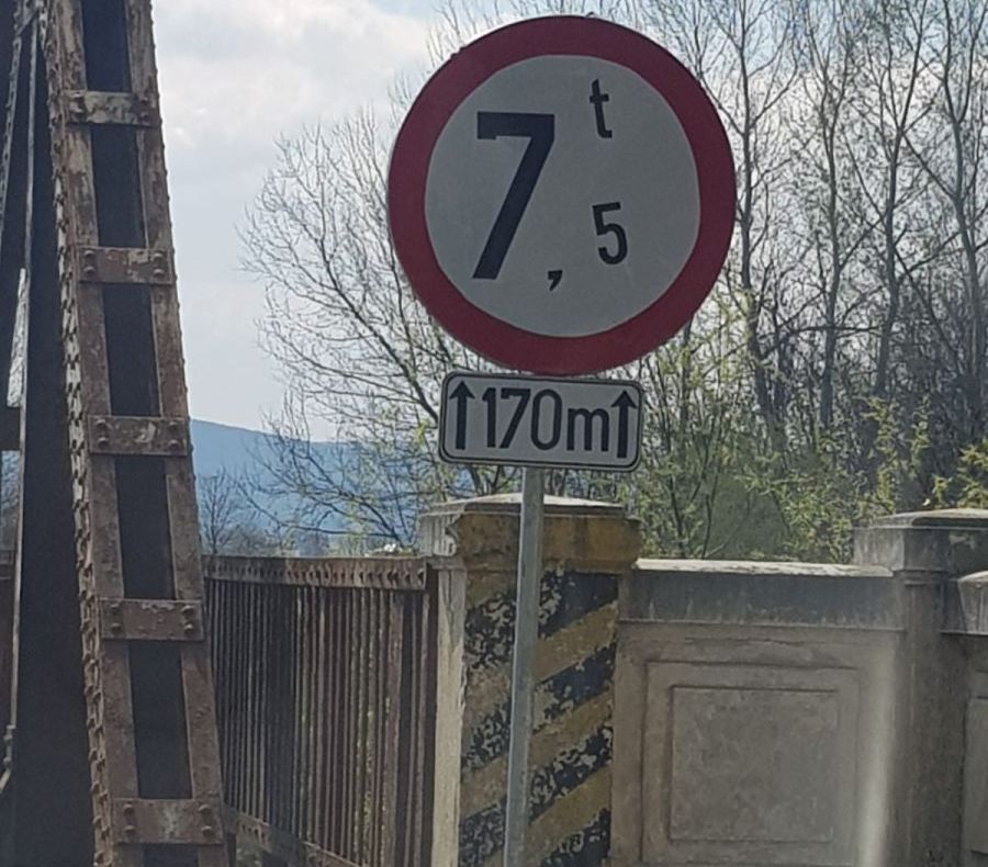 Unul dintre cele mai importante poduri din județul Botoșani cedează. S-au impus restricții