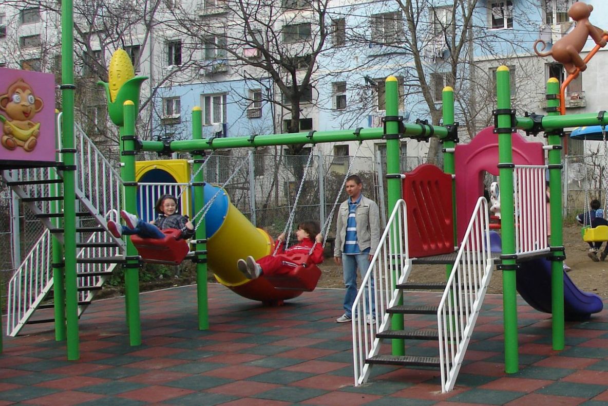 Reamenajări ale unor terenuri de joacă din județ