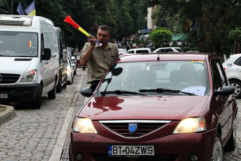 Protest cu zeci de mașini pe un drum județean