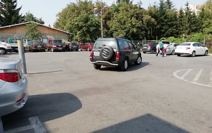 Mașină furată din parcare