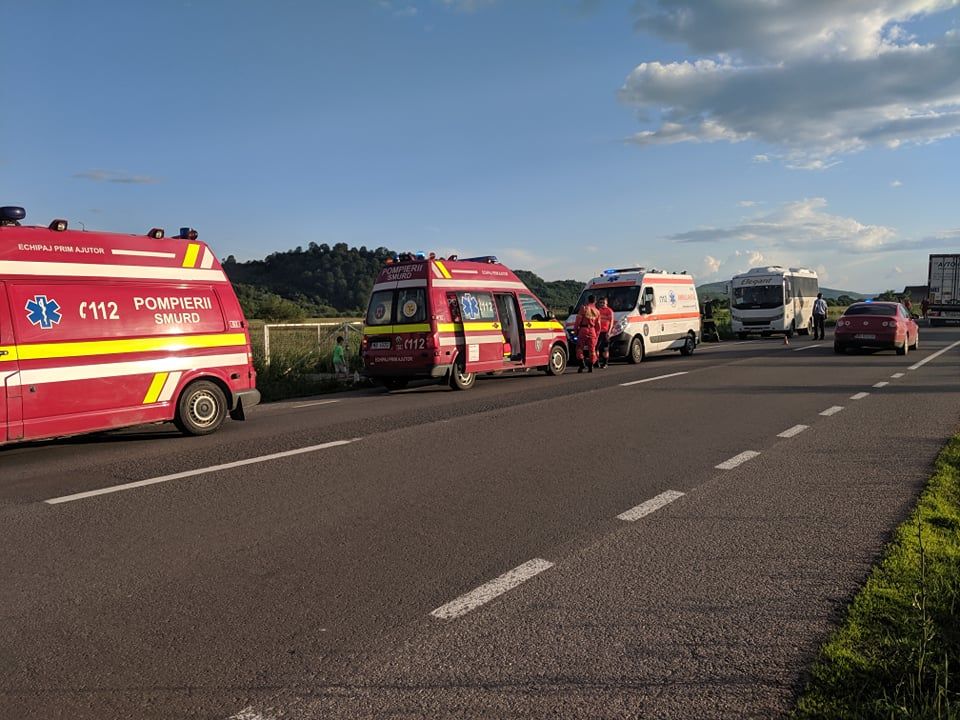 Autocar din Botoșani, implicat într-un accident la Bistrița. Patru copii aflați în excursie au avut nevoie de îngrijiri medicale