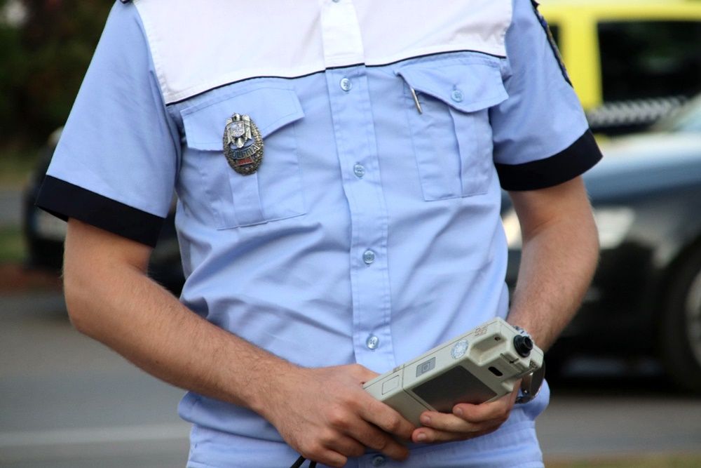 Polițist cercetat pentru ultraj