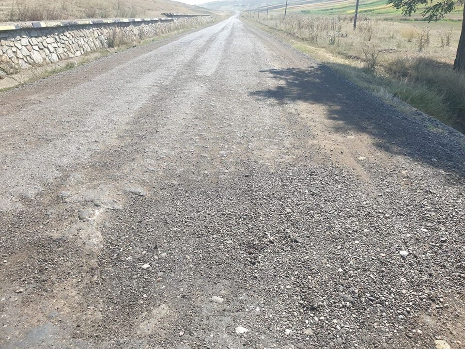 FOTO. Lucrări abandonate după doar 5 kilometri pe drumul Iași - Ștefănești