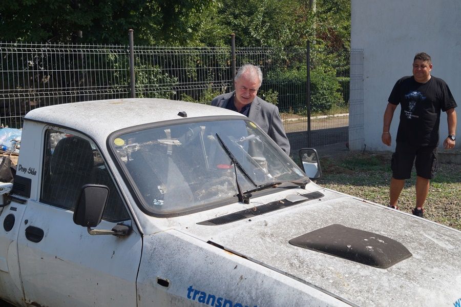 Eltrans a început ridicarea mașnilor abandonate din Botoșani