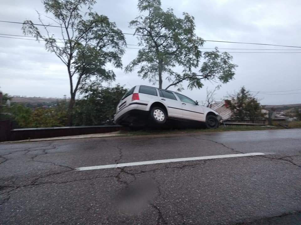 Accident cu pagube materiale la Stauceni FOTO
