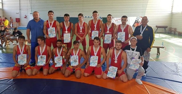 Două medalii de argint cucerite de sportivii botoșăneni la CN de lupte