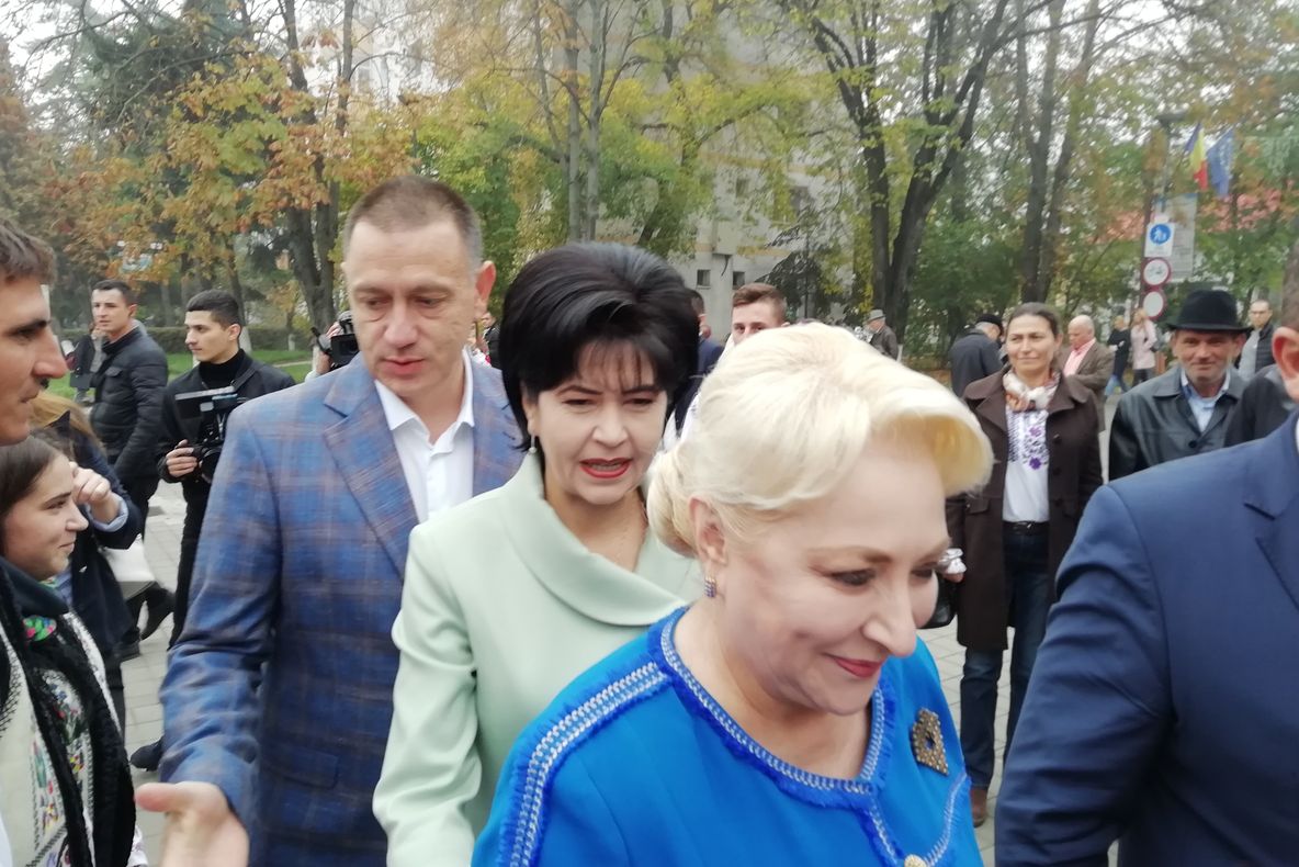 Pesedisti din tot județul aduși la Botoșani să o aplaude pe Dăncilă FOTO&amp;VIDEO
