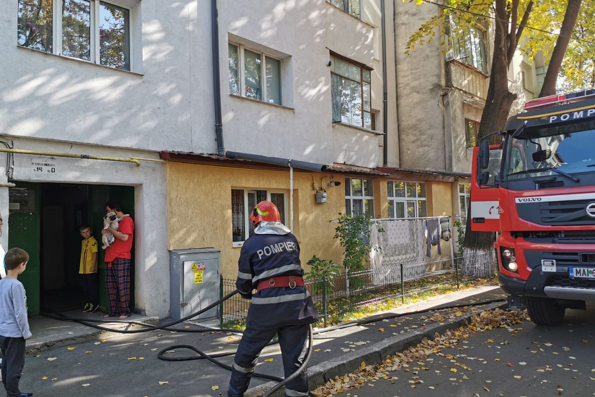 Incendiu într-un apartament din Botoșani FOTO