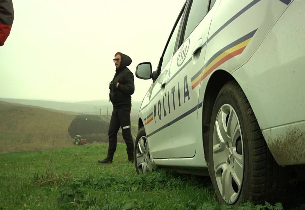 Angajații unei instituții din Botoșani lucrează cu bodyguarzii lângă ei: "Insist către conducerea IPJ Botoșani să rezolve acest caz" VIDEO