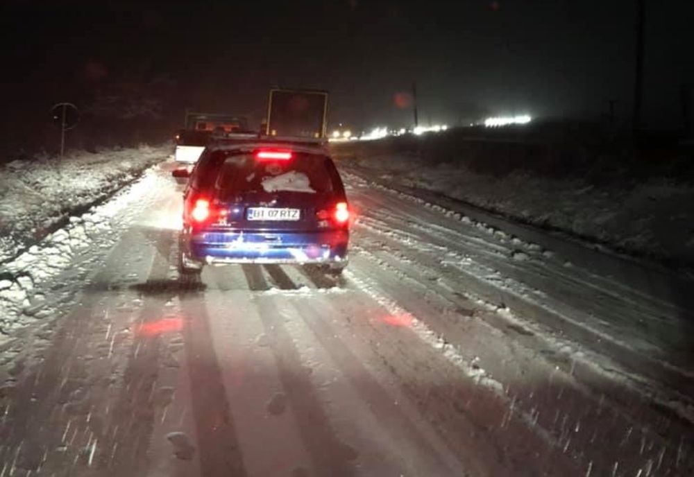 Trafic blocat la prima ninsoare din această iarnă