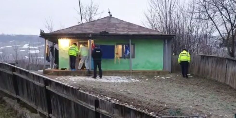 Tânără de 19 ani înjunghiată de concubin. A fost transferată la Iași