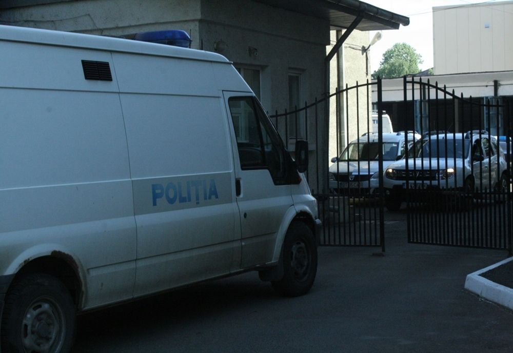 Patron anchetat pentru evaziune. Polițiștii au descins în șase locații