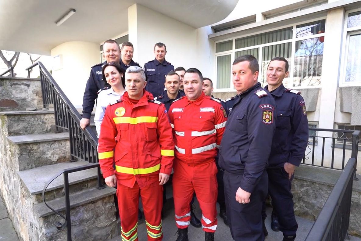 Pompierii botoșăneni au donat sânge și îi provoacă pe jandarmi să facă același lucru