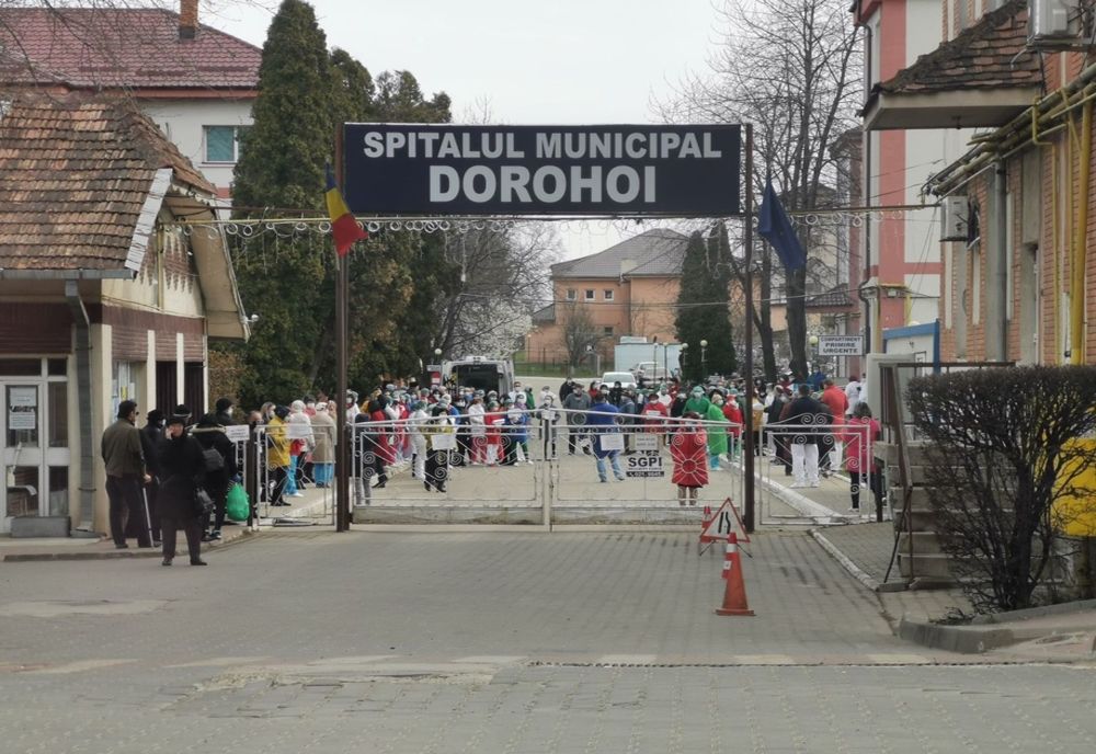 Protest la spitalul din Dorohoi. “Nu ne putem condamna bunicii, frații, copii infectați”