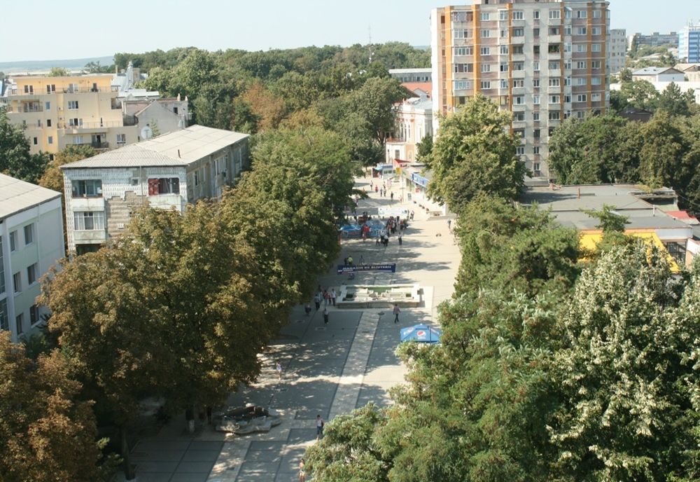 Dispensere la intrările în scările de bloc din municipiul Botoșani