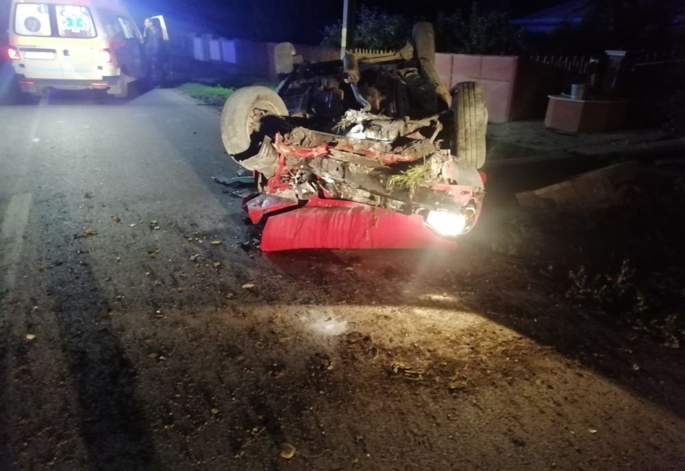 Un bărbat venit din Cehia s-a răsturnat cu mașina la 10 kilometri de casă FOTO