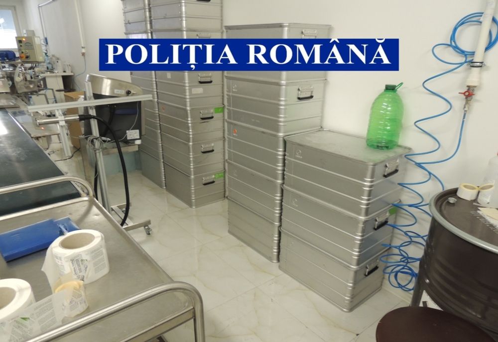 Biocide produse ilegal la Botoșani. Polițiștii și procurorii au descins la sediul firmei