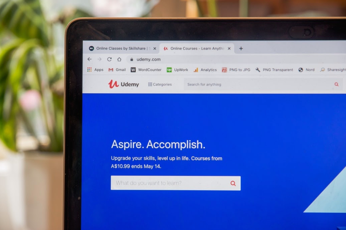 Top 5 cursuri online pe care ar fi bine să le urmeze copilul tău (P)